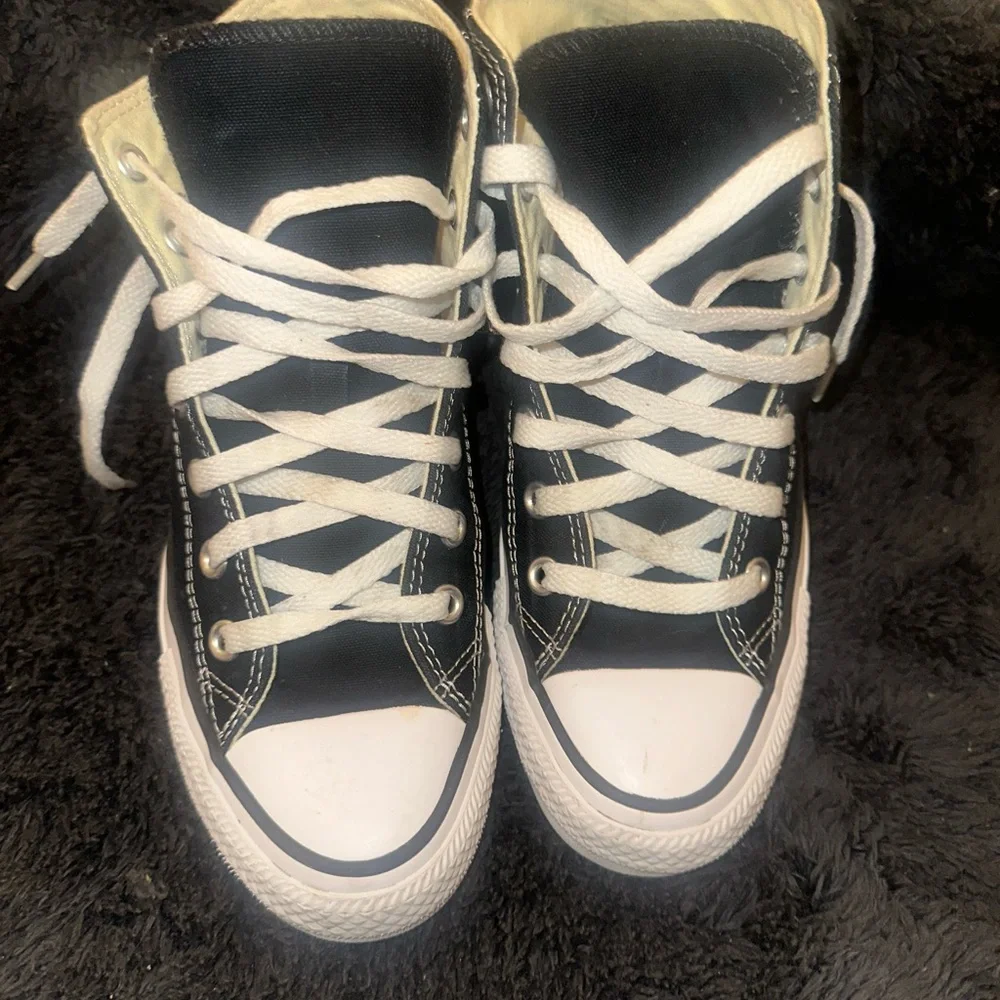 Converse Black and White High-Top Sneakers Unisex - Picture 7 of 8